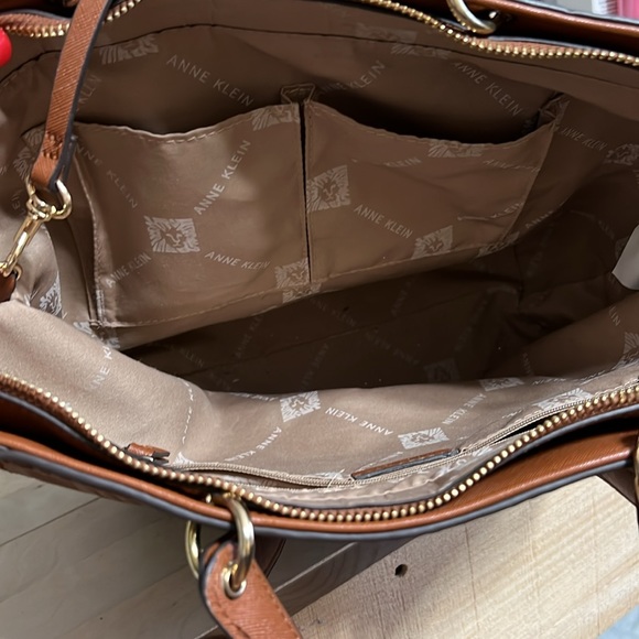 Like new Anne Klein bag - Picture 5 of 6